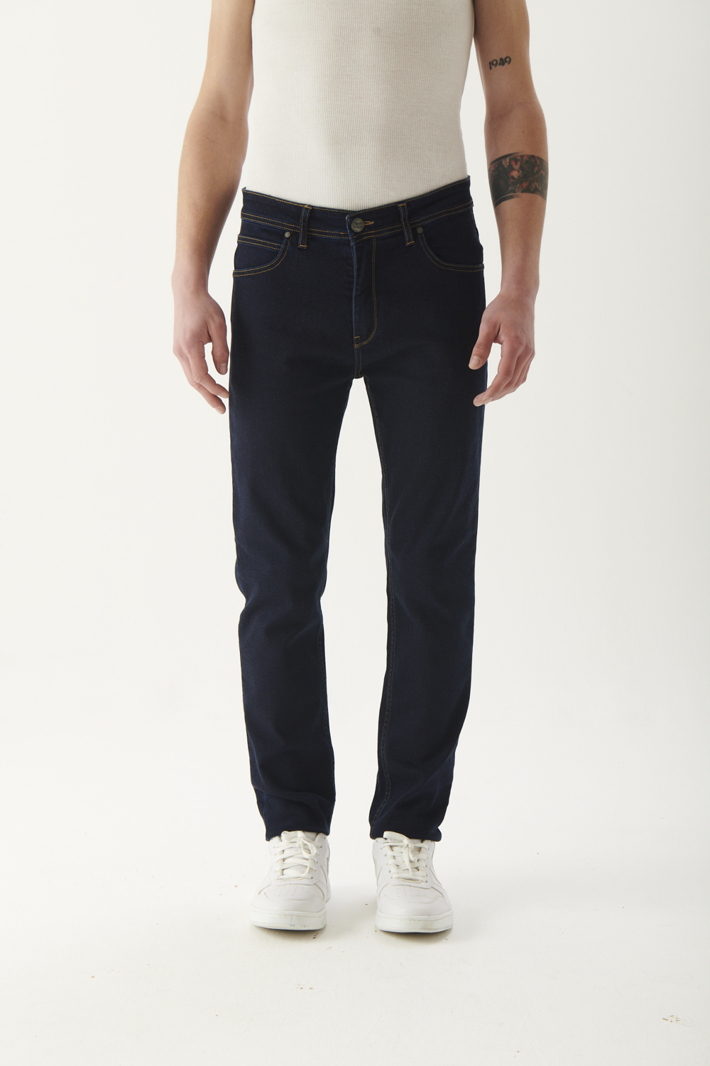 Jean Larston Slim Raw